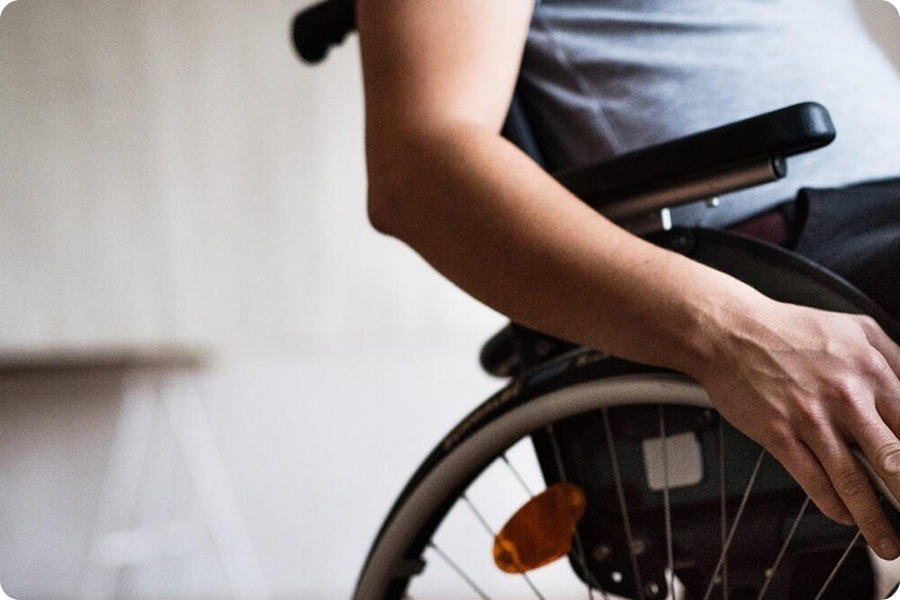 Menschen mit reduzierter Mobilität: Mobilität wiederherstellen, geeignet für Kurzstreckenreisen oder tägliche Reisen.